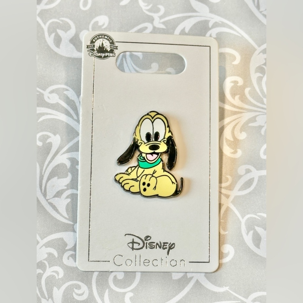 🎀 Disney Collection Brand New Pluto collectible trading pin S🎀